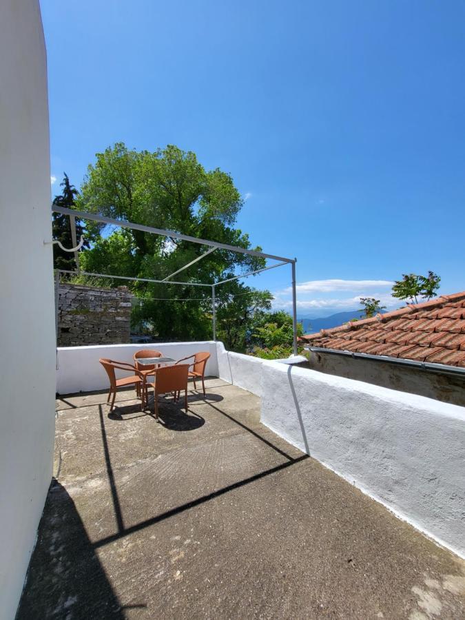 Villa Παραδοσιακό Σπίτι Με Θέα Tríkeri Exterior foto